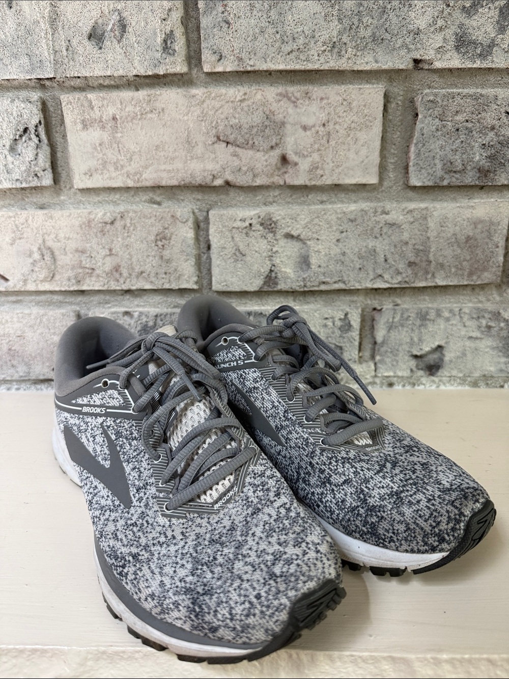 Brooks Launch 5 Gray Women’s Sz 8.5